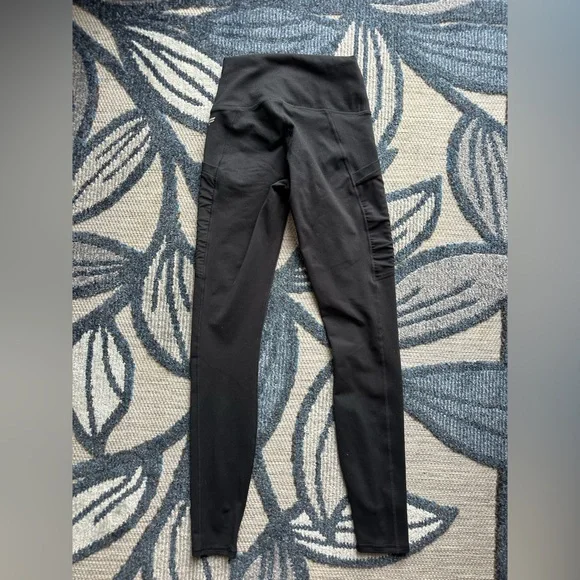 Fabletics $89 Black Fabletics On-The-Go PowerHold® High-Waisted Pocket Leggings - Picture 4 of 7